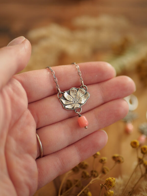 Kosmos - srebrny naszyjnik kwiat z różowym koralem