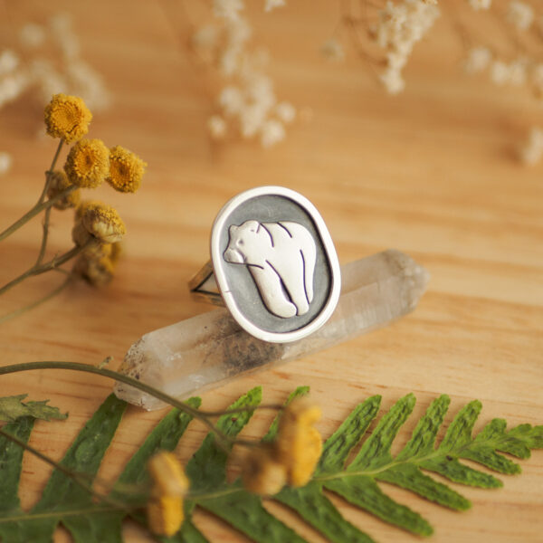 niedźwiedź - srebrny pierścionek sygnet damski