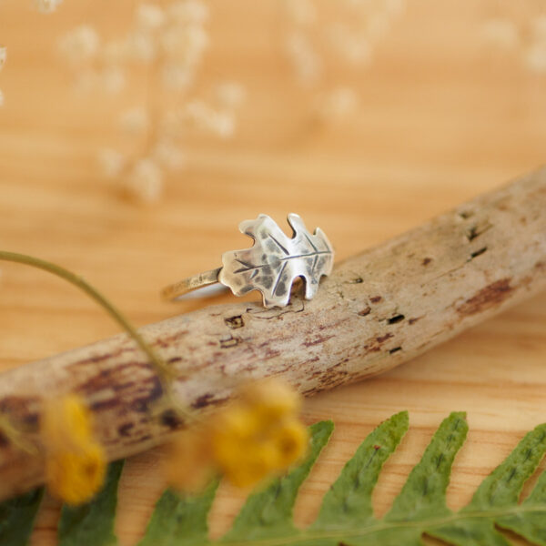 dębowy listek - delikatny srebrny pierścionek z liściem dębu