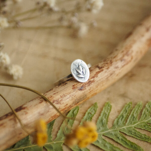 Polna trawa - minimalistyczny srebrny pierścionek