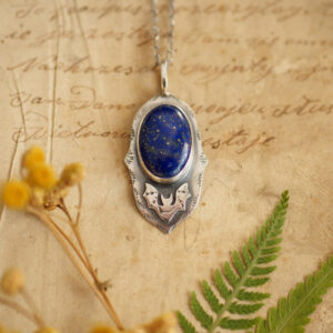 Nietoperz - wisiorek ze srebra z lapisem lazuli
