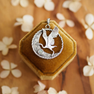 czapla siwa - srebrny naszyjnik z kamieniem księżycowym