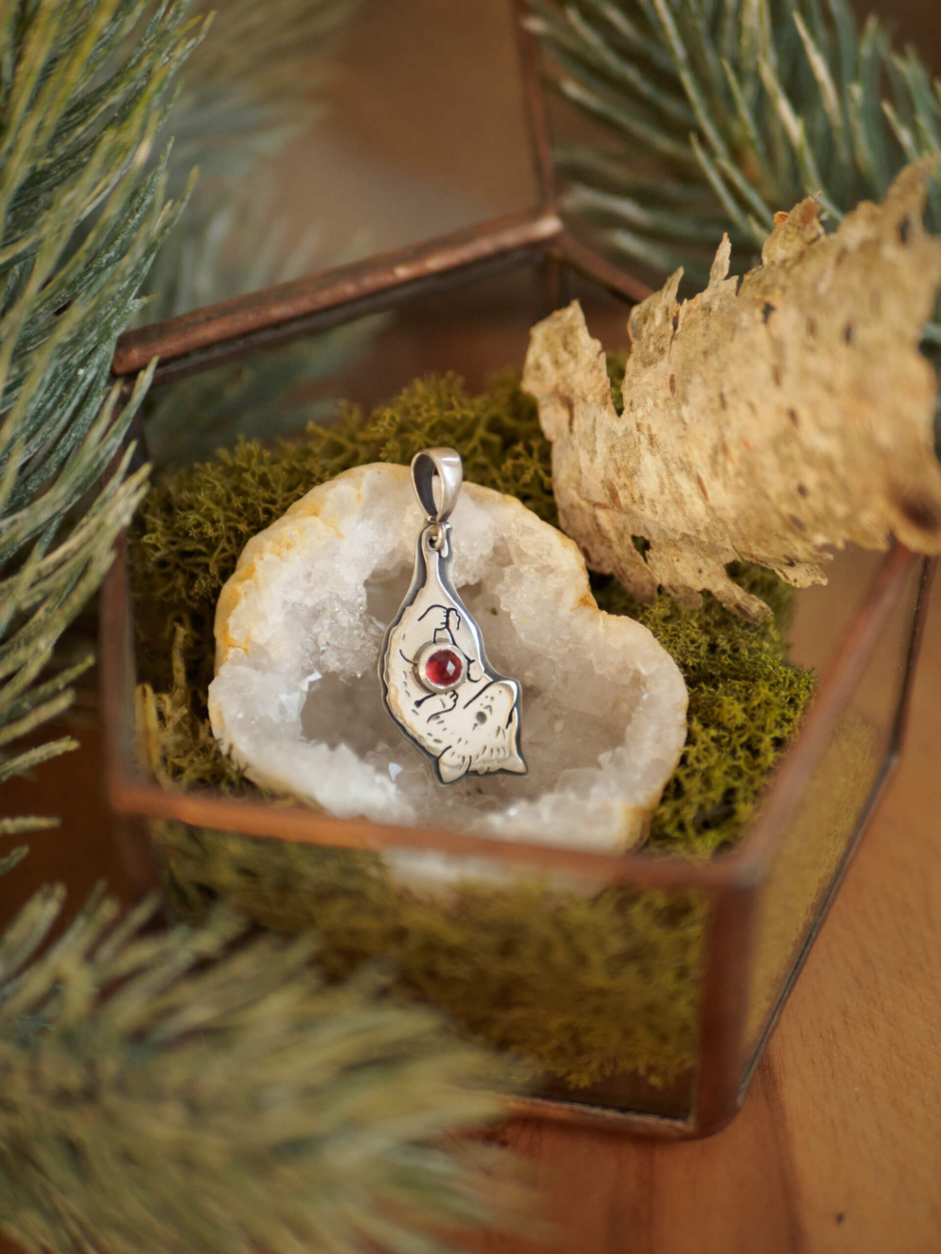 KRUPKOWSKA.COM Opos <strong>wisiorek</strong> 8 Opos - oryginalny wisiorek ze srebra z oposem i granatem