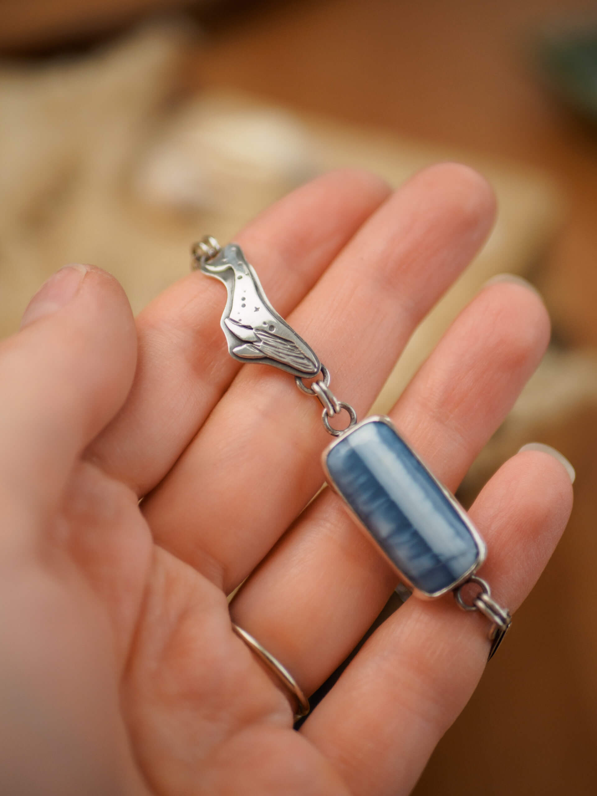 KRUPKOWSKA.COM Wieloryby z opalem <strong>bransoletka</strong> 5 Wieloryby z opalem niebieskim - bransoletka ze srebra