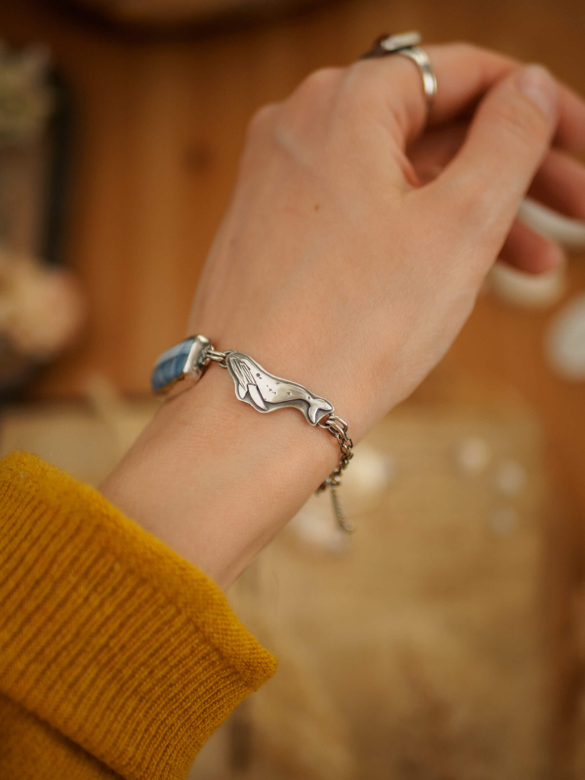 KRUPKOWSKA.COM Wieloryby z opalem <strong>bransoletka</strong> 6 Wieloryby z opalem niebieskim - bransoletka ze srebra