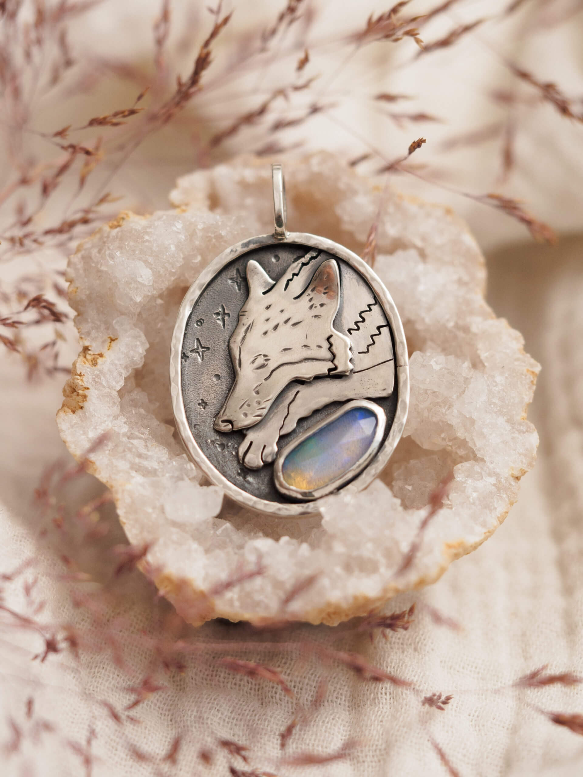 KRUPKOWSKA.COM Senny wilk <strong>naszyjnik</strong> 1 Senny wilk - srebrny wisiorek z opalem