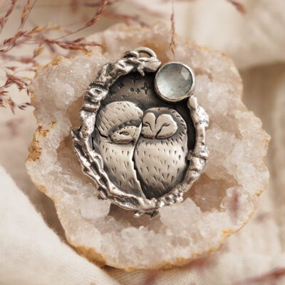 Śpiące sowy - srebrny wisiorek z akwamarynem