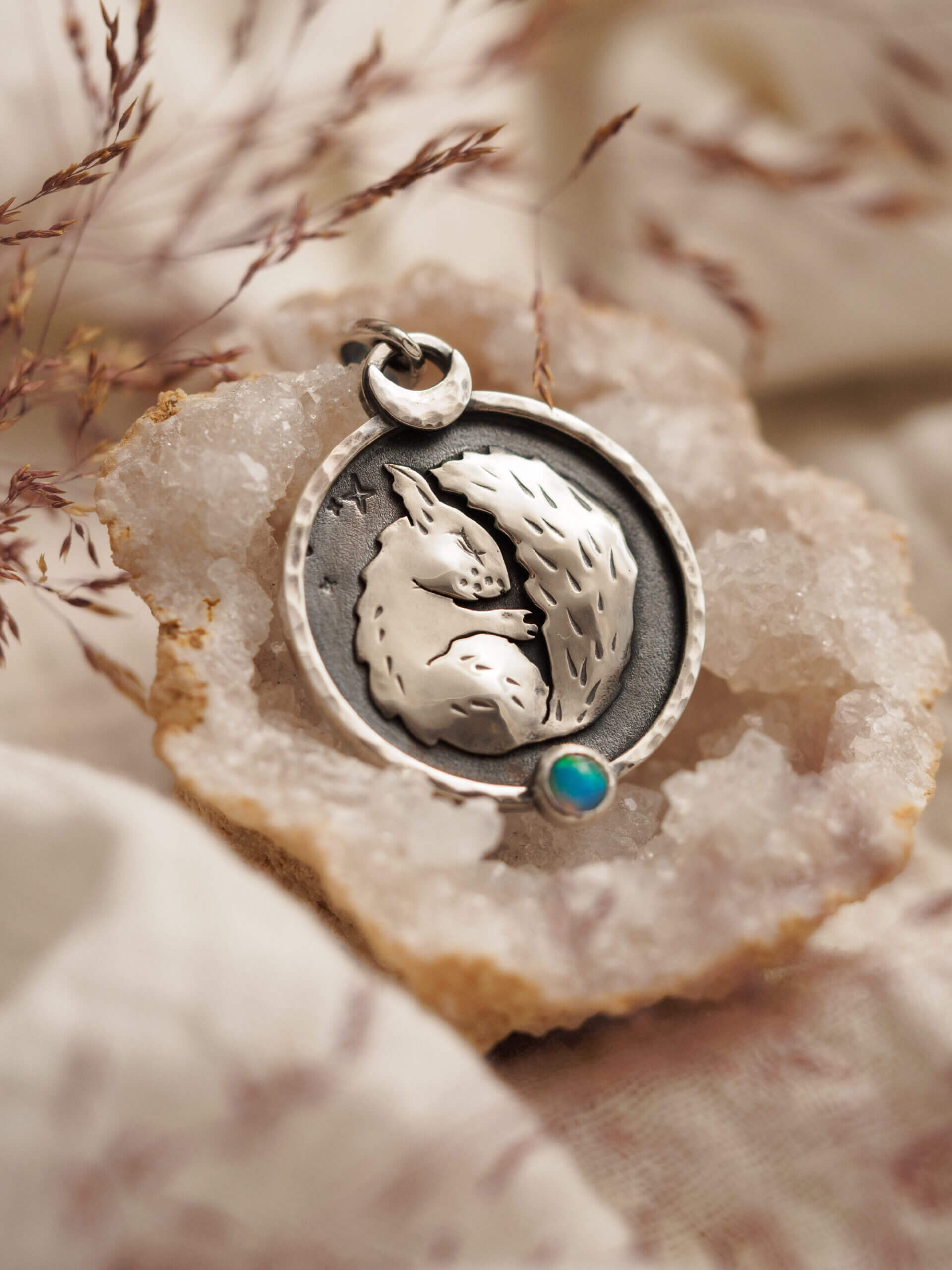 KRUPKOWSKA.COM Senna wiewiórka <strong>wisiorek</strong> 2 Senna wiewiórka - srebrny wisiorek z opalem