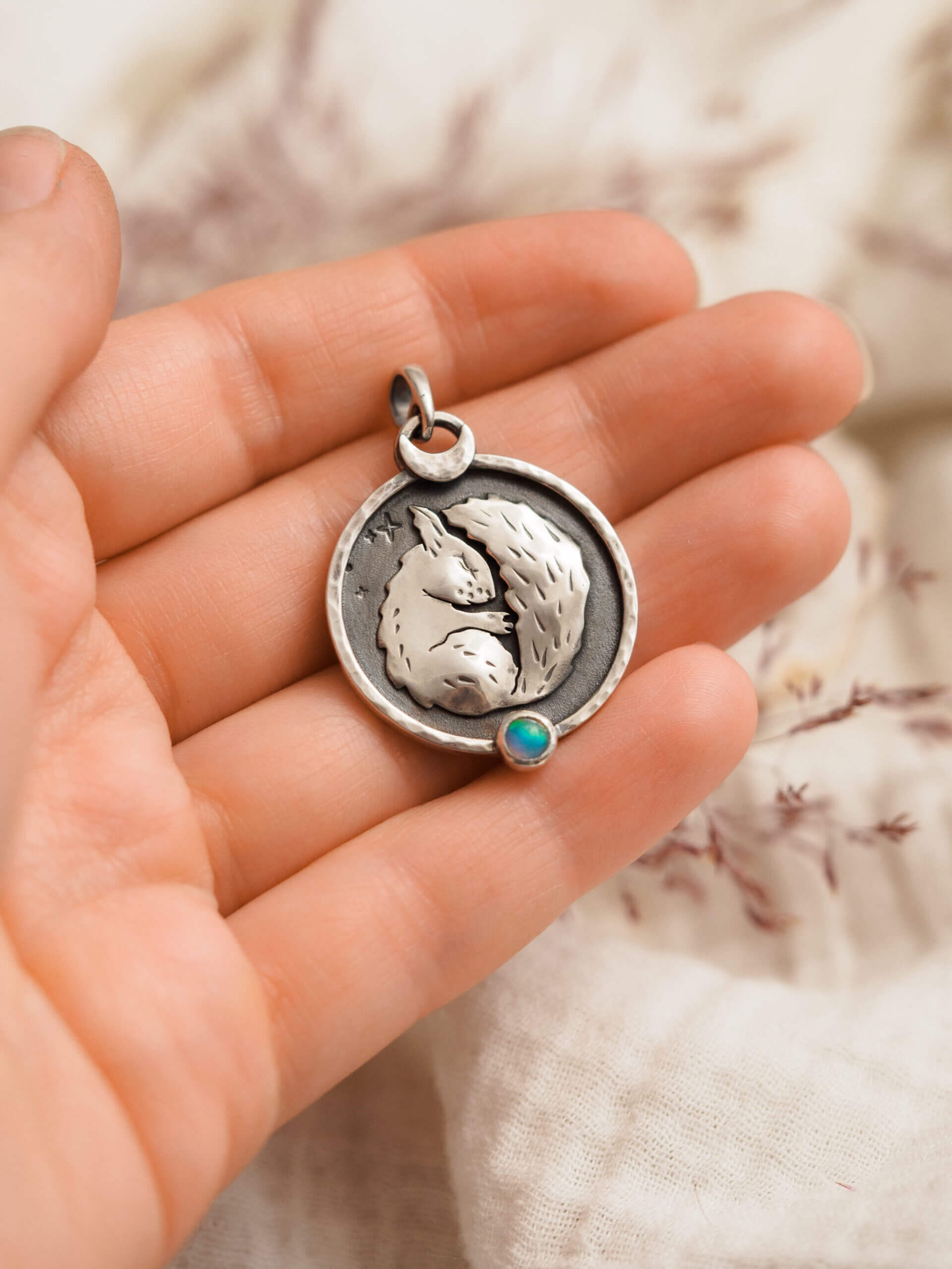 KRUPKOWSKA.COM Senna wiewiórka <strong>wisiorek</strong> 6 Senna wiewiórka - srebrny wisiorek z opalem