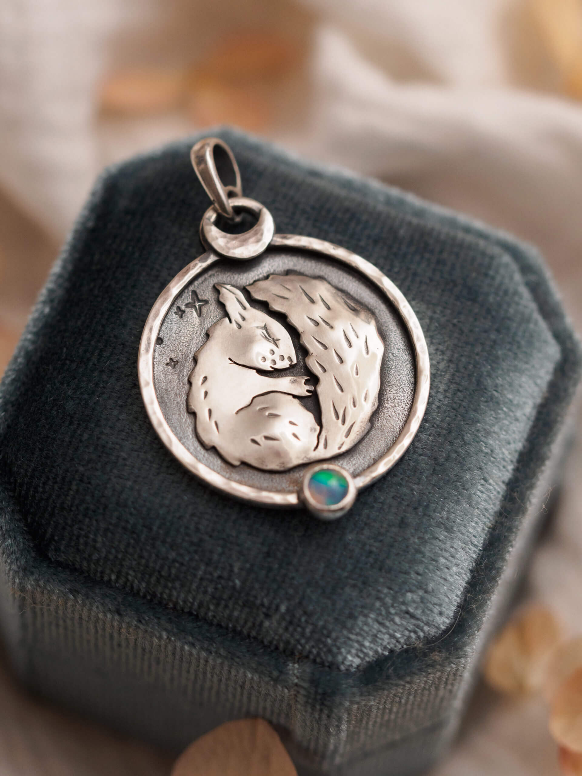 KRUPKOWSKA.COM Senna wiewiórka <strong>wisiorek</strong> 5 Senna wiewiórka - srebrny wisiorek z opalem