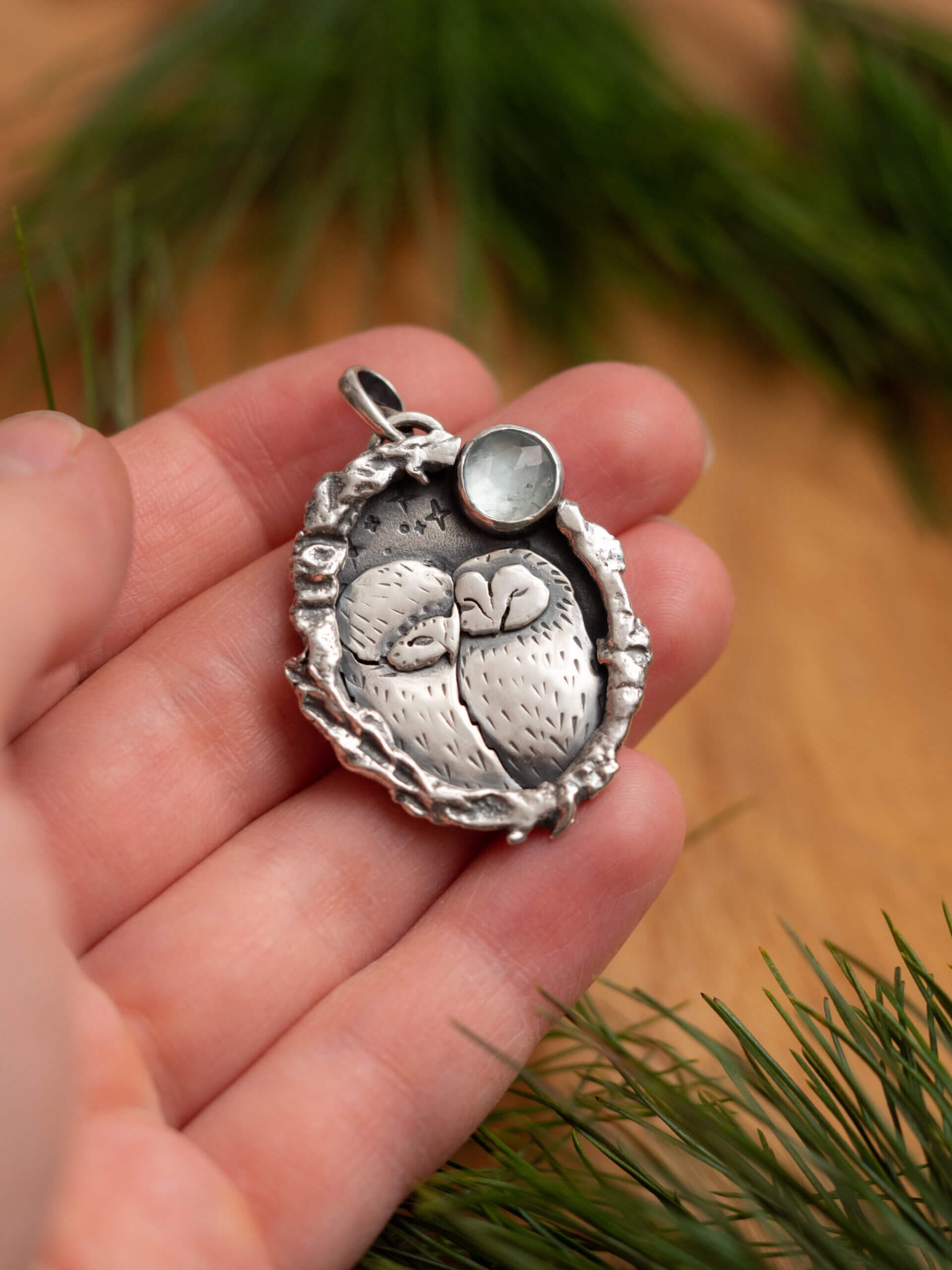 KRUPKOWSKA.COM Śpiące sowy <strong>wisiorek</strong> 10 Śpiące sowy - srebrny wisiorek z akwamarynem