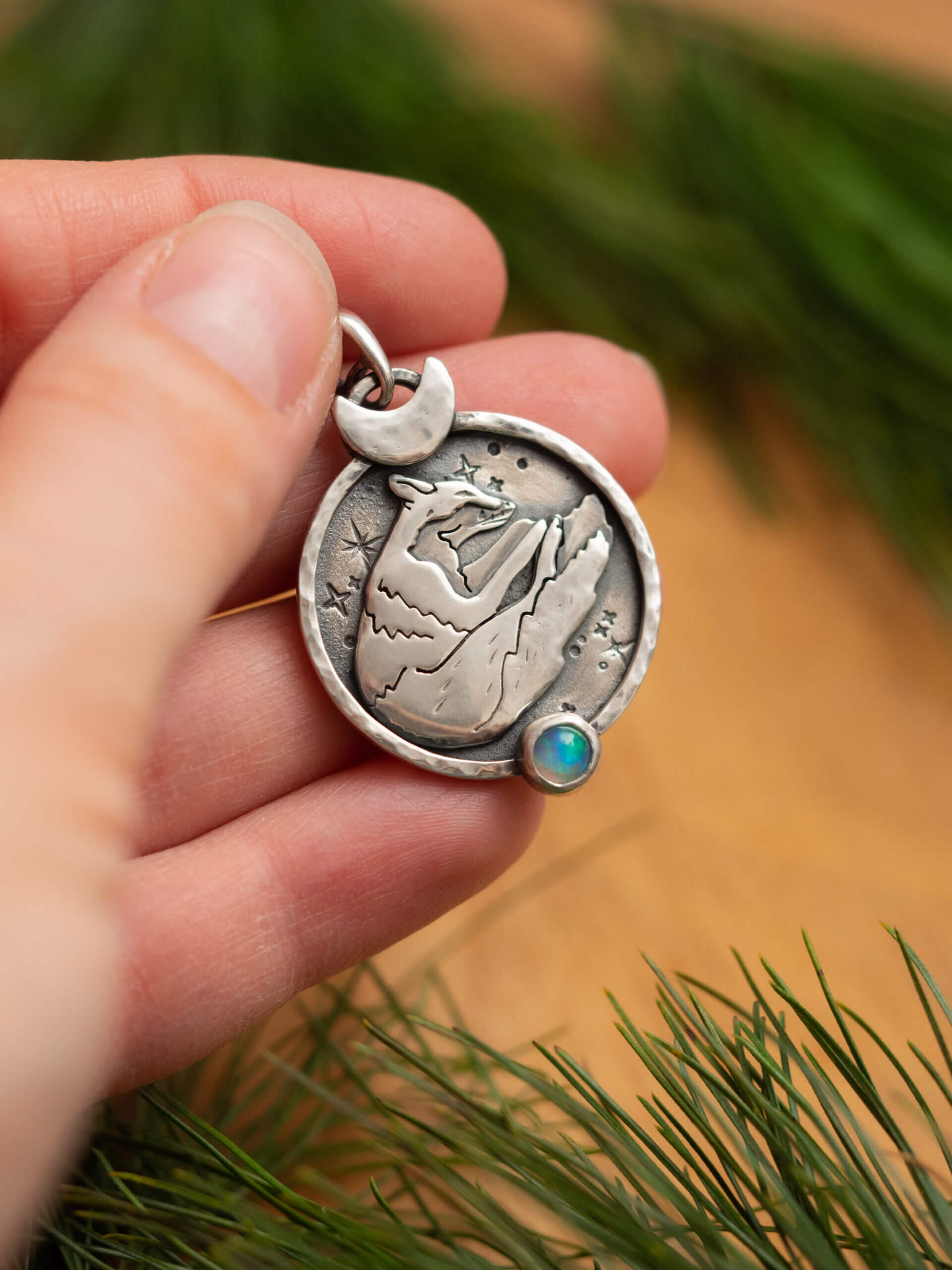 KRUPKOWSKA.COM Senny lisek <strong>wisiorek</strong> 8 Senny lisek - srebrny wisiorek z opalem i śpiącym lisem