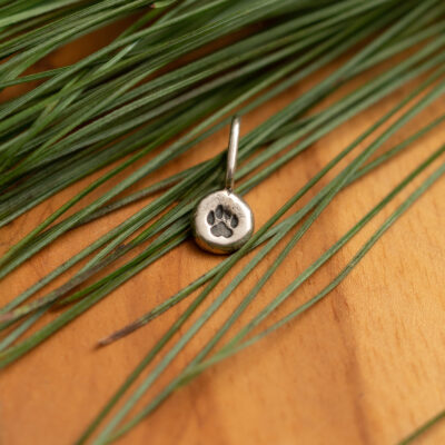 Łapka mini - minimalistyczny wisiorek ze srebra