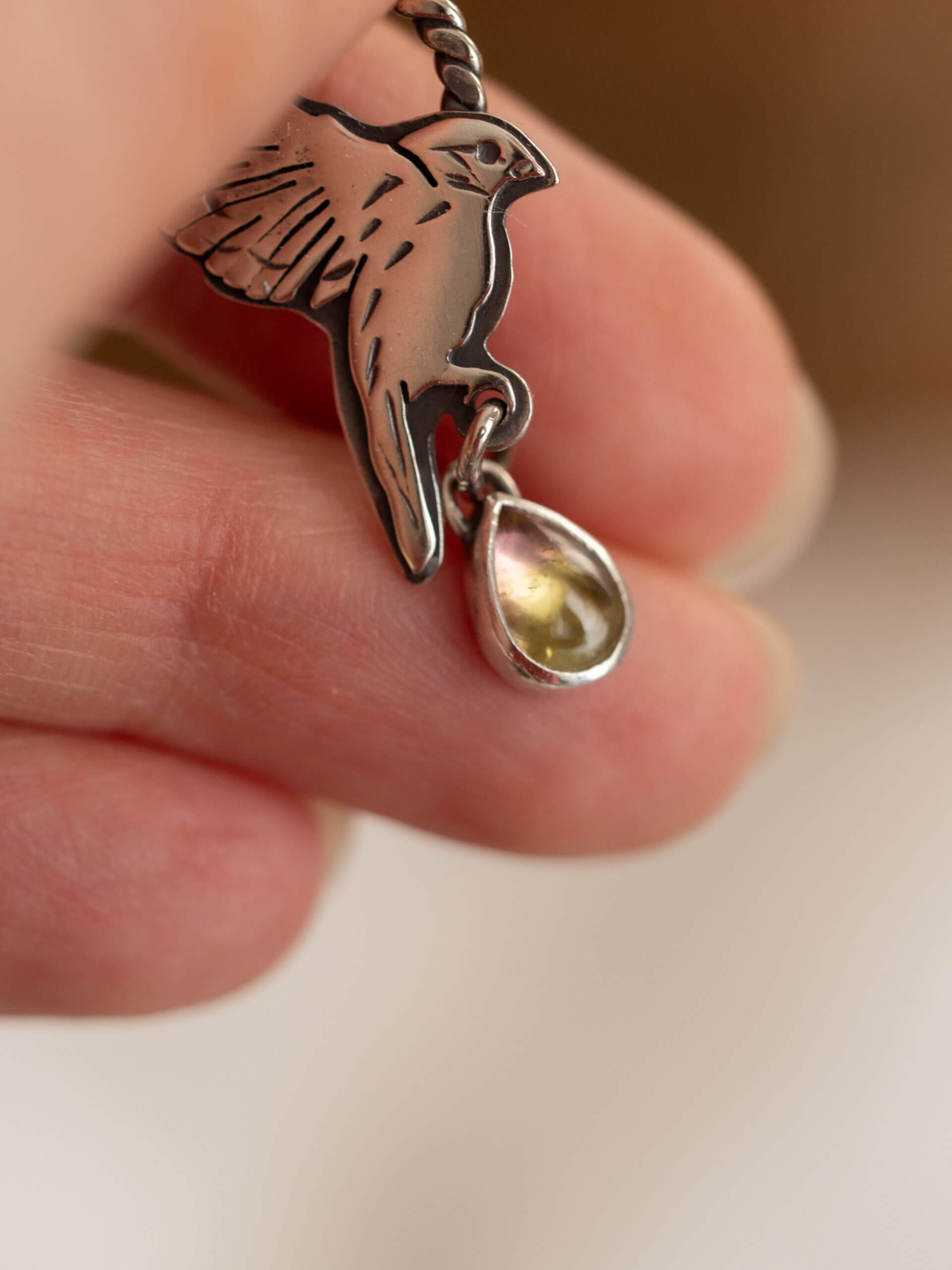 KRUPKOWSKA.COM Sikorka z turmalinem <strong>wisiorek</strong> 7 Sikorka z turmalinem - delikatny wisiorek ze srebra