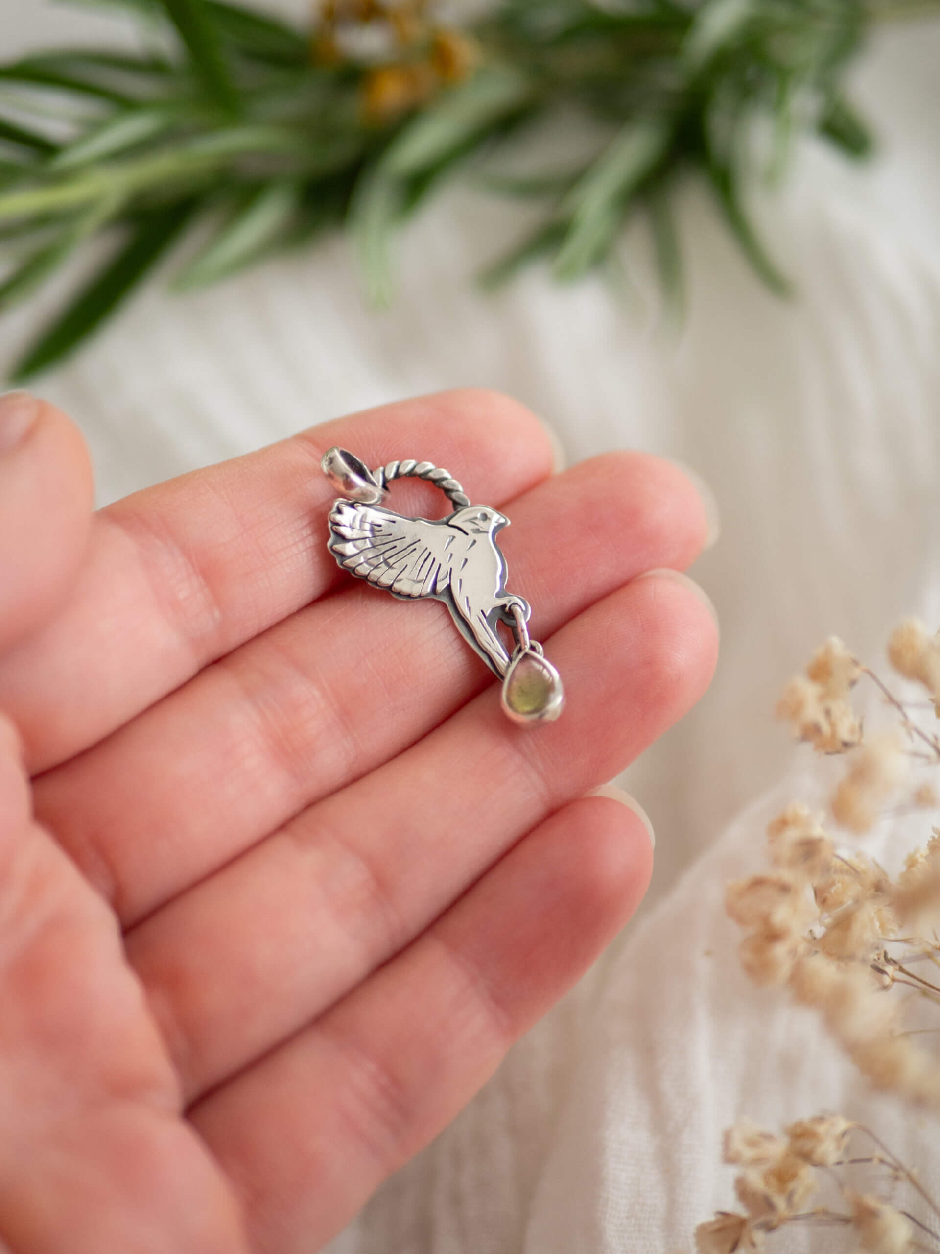 KRUPKOWSKA.COM Sikorka z turmalinem <strong>wisiorek</strong> 5 Sikorka z turmalinem - delikatny wisiorek ze srebra