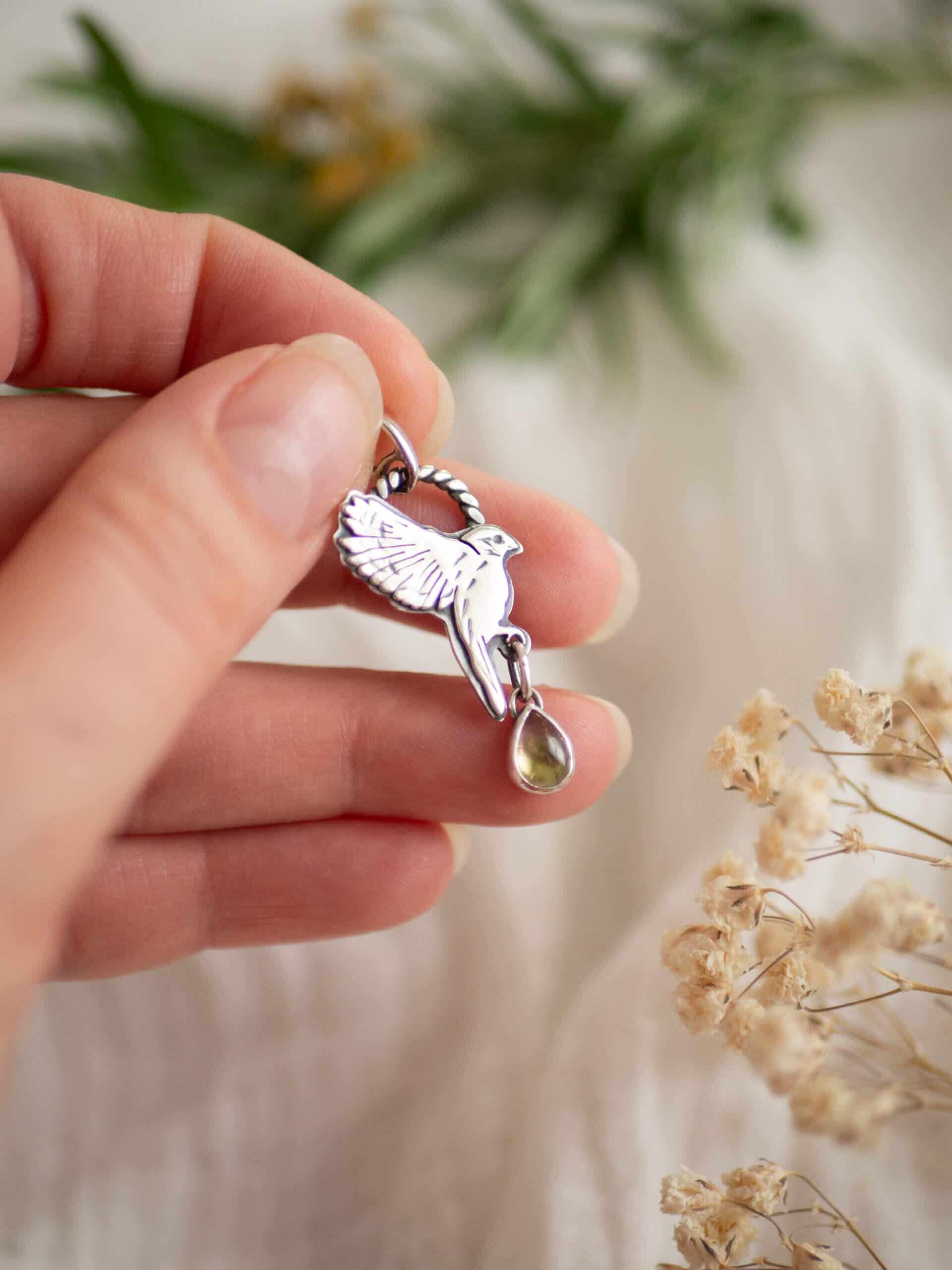 KRUPKOWSKA.COM Sikorka z turmalinem <strong>wisiorek</strong> 6 Sikorka z turmalinem - delikatny wisiorek ze srebra