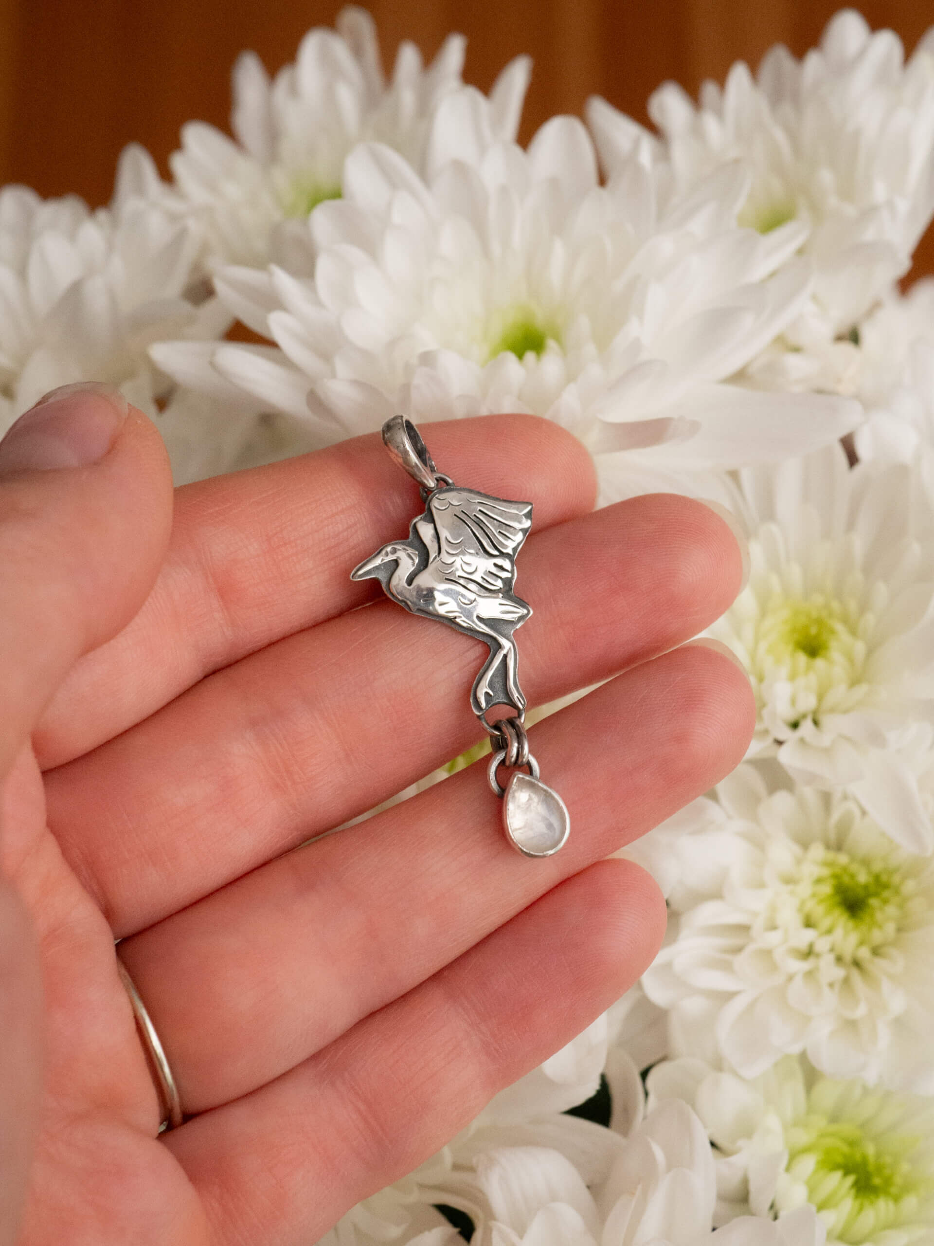 KRUPKOWSKA.COM Czapla mini księżycowa <strong>wisiorek</strong> 5 Czapla mini księżycowa - delikatny wisiorek ze srebra